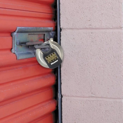 MASTER LOCK Cadenas disque extérieur a combinaison - Haute sécurité - Anse protégée