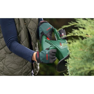 Taille-Haies sans fil télescopique Bosch - UniversalHedgePole 18 (1 Batterie 18 V 2,5 Ah, Chargeur, Longueur de lame 43 cm)