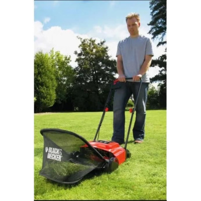 BLACKDECKER Aérateur Démousseur Filaire 600 W GD300-QS pour une Pelouse sans Mousse sans Utiliser de Produits Chimiques