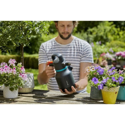 Pulvérisateur a pression GARDENA - Capacité 1.25L - Utilisation 360 - Indicateur de niveau intégré